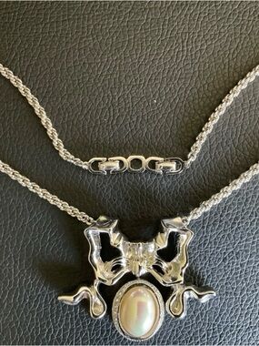 Authentic Vintage Dior Oval Pearl Bow Tie Ribbon Knot Silver Rope Chain Necklace